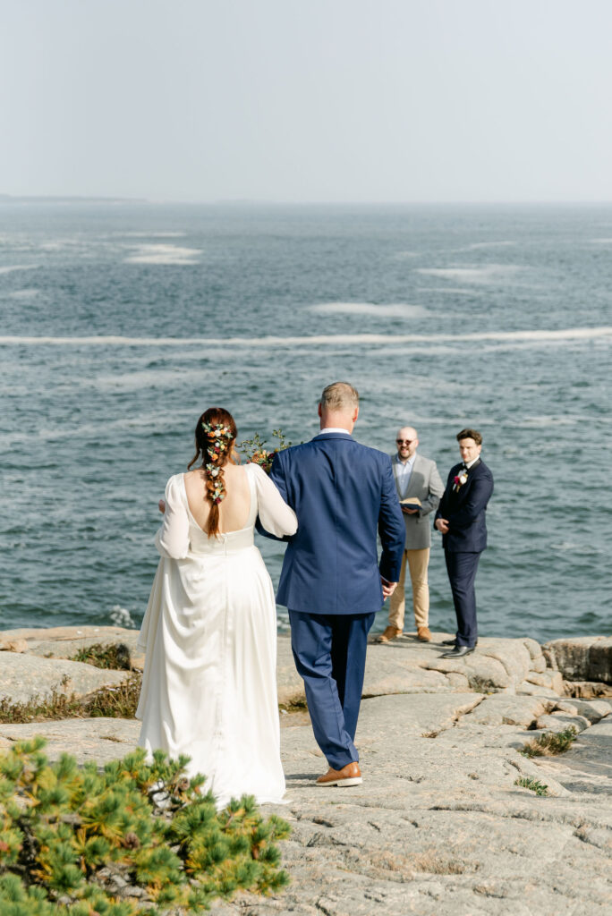 bar-harbor-acadia-micro-wedding-photographer-portaits-ceremony-cliffs
