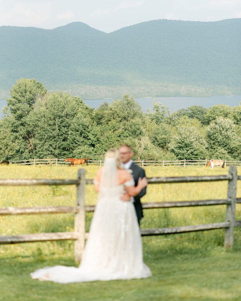 vermont-wedding-elopement-photographer-mountain-top-resort-killington-woodstock-ceremony-couples-bride-groom-portraits-venue-horses-field