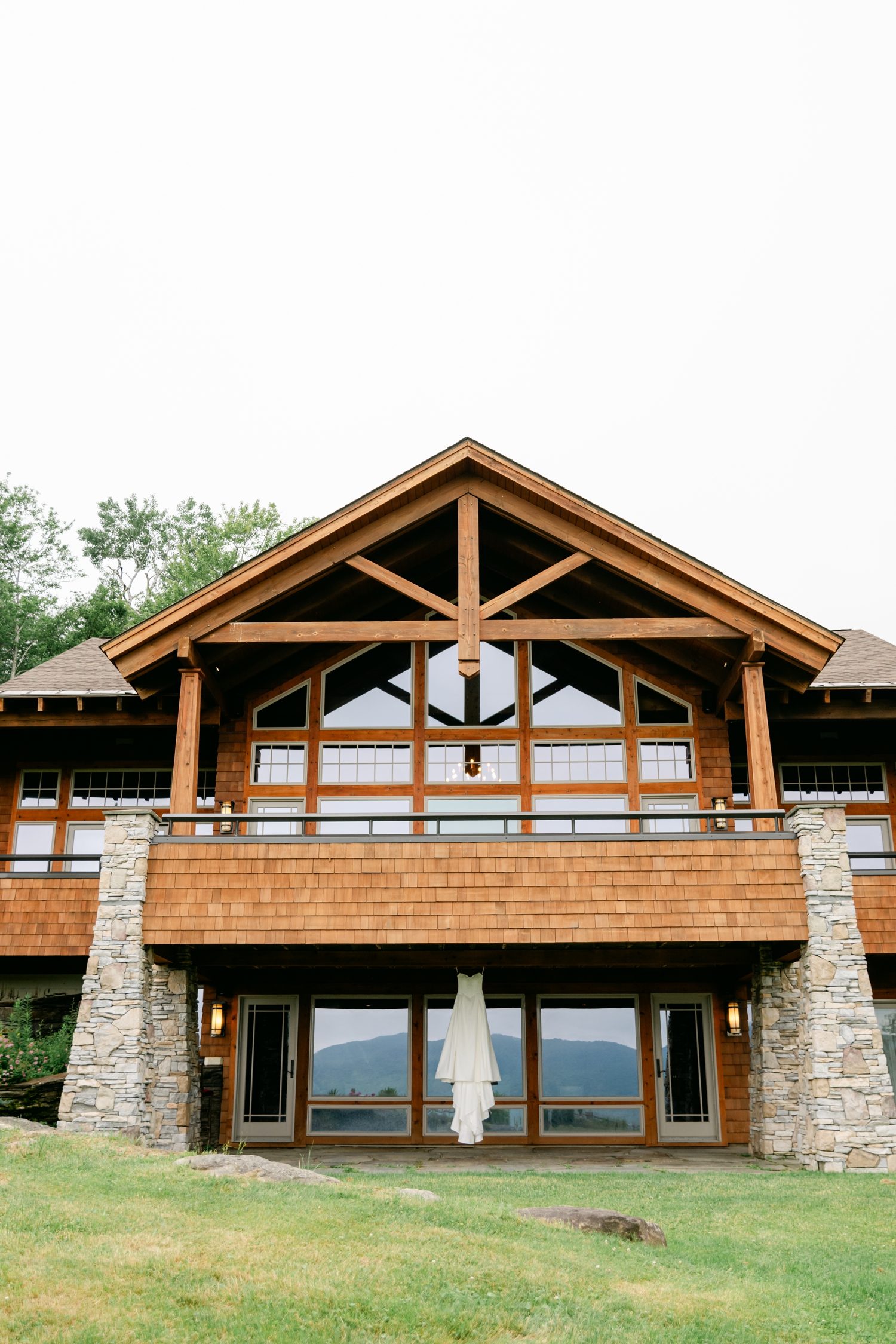 Vermont Mountain Top Resort wedding by Maine Wedding Photographer Emily Brianne Photography